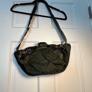 Athleta Belt Bag Dark green